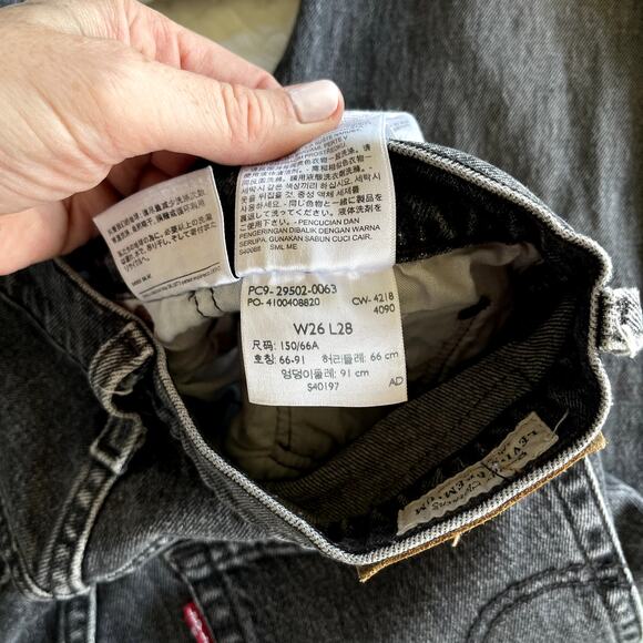 Levi’s 501 Jeans in Coal Black Size 26 High Rise Premium Denim Mom Jean Tapered - Picture 16 of 16
